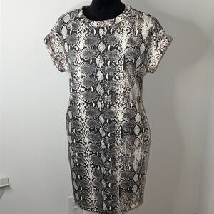 First Love dresses‎ snake print shift dress suede pockets short sleeves Sz S